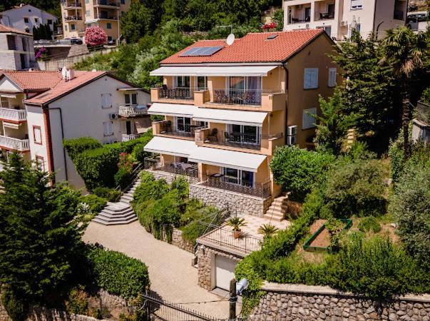 Apartments Villa Slavica Ičići Buitenkant foto