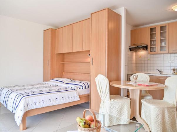 Apartments Villa Slavica Ičići Buitenkant foto